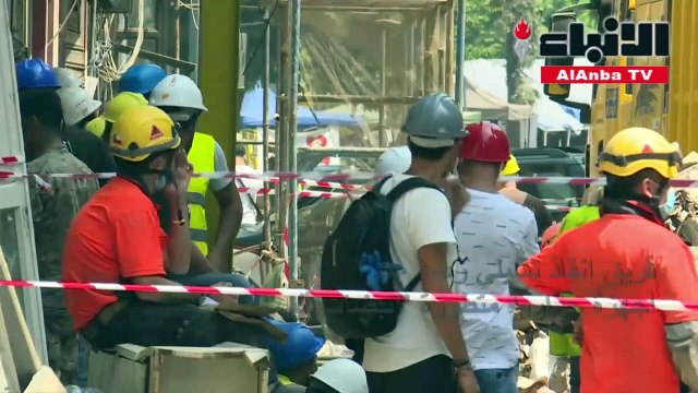 عمال إنقاذ يواصلون البحث عن ناج محتمل تحت مبنى دمره انفجار بيروت