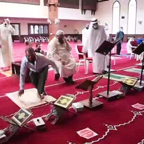«الأنباء» استطلعت آراء عدد من المواطنين والمقيمين حول قرارات زيادة أوقات الصلاة وفتح مصليات النساء وأماكن الوضوء