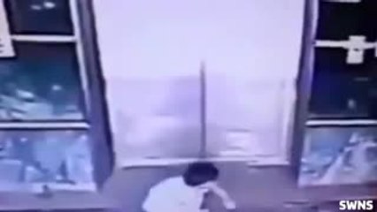 Mother kicks child to save her from closing lift