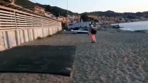 A Messina fanno sanificare la sabbia e il sindaco De Luca esulta- Le nostre spiagge sono Covid