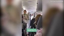 طرد امرأة من على متن طائرة لأنها رفضت ارتداء الكمامة
