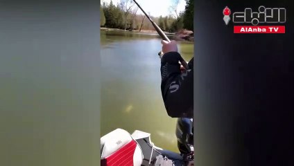 هكذا يصطاد المحظوظون صياد كندي صاد سمكة كانت تأكل نظيرتها