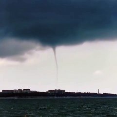 ألوان الوطن - ظهور إعصار -التنين- بالبحر الأسود