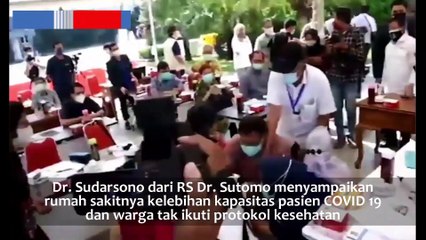 Detik-detik Walikota Risma Bersujud dan Menangis di Kaki Dokter Surabaya
