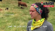 شابة إيطالية تتفرغ لتربية الحمير والأبقار في جبال الألب