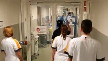 شاهد فيديومؤثرمن المستشفى يثير بكاء مدرب ليفربول