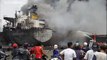 حريق هائل يلتهم ناقلة نفط في ميناء سومطرة في إندونيسيا