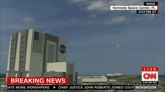 إقلاع تاريخي للصاروخ سبايس إكس وعلى متنه رائدا فضاء