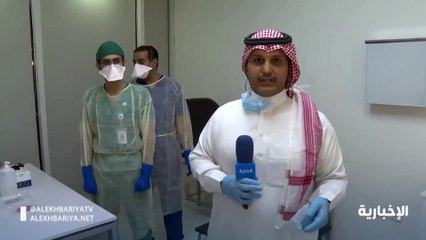 مراسل قناة سعودية يجري فحص كورونا على الهواء