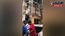 إصابة إطفائي ورجل أمن في حريق مطعم امتد إلى محل ملابس في المباركية