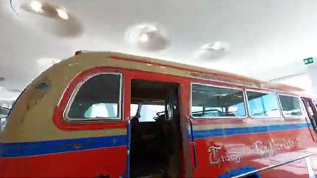 جولة داخل متحف مرسيدس بطائرة مسيرة