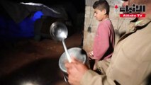 مسحراتي رمضان يوقظ النازحين في مخيم في شمال غرب سوريا