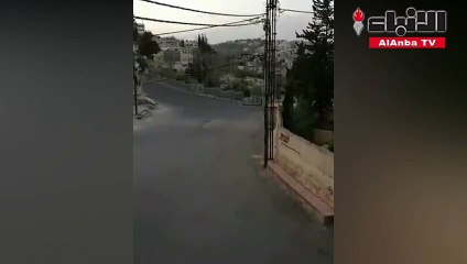 لحظة سيئة أردني كسر حظر التجوال ليجد كتيبة عسكرية على الطريق