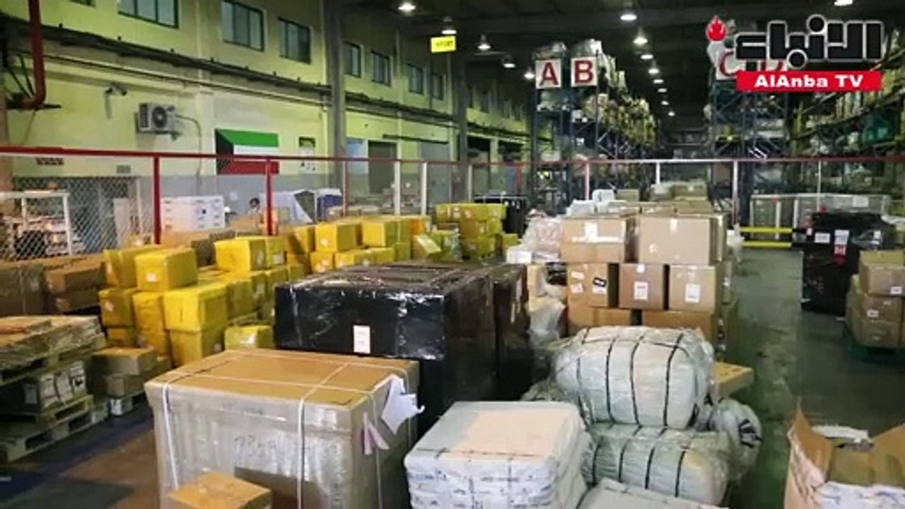 الأنباء تابعت خط سير وتعقيم البضائع من داخل مستودع تفتيش الشحن الجوي