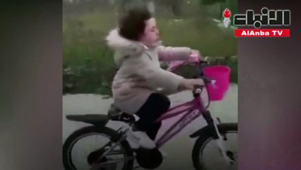 فرحة طفلة تركية تلتقي بوالدتها بعد أن فرقهما كورونا لمدة شهر