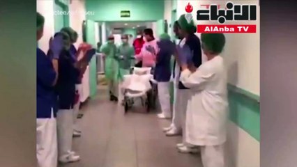 أعضاء فریق طبي إسباني یحیون متعافیا من كورونا في 93 من عمره