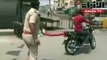 العصا لمن عصى وعقوبات أخرى غريبة هكذا تتعامل الشرطة الهندية مع مخالفي حظر التجول