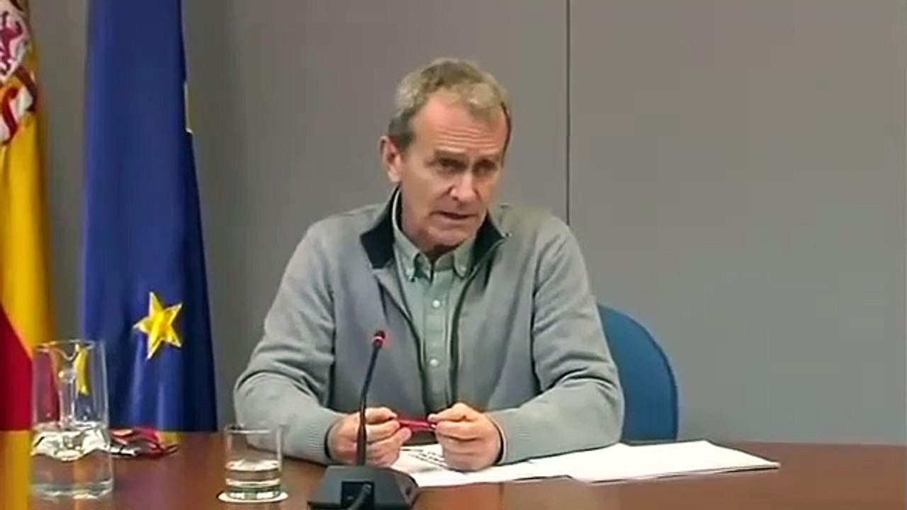 Fernando Simón hace la cruz a las procesiones d...