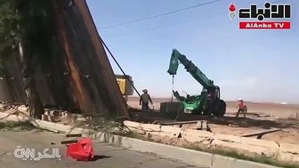 رياح قوية تدفع جزءا من جدار الحدود الأمريكية تجاه المكسيك