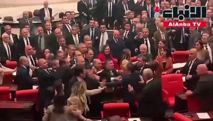عراك داخل البرلمان التركي بسببدرع الربيع