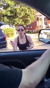 Une femme pense être harcelée par des automobilistes alors qu'elle a arraché une pompe à essence !