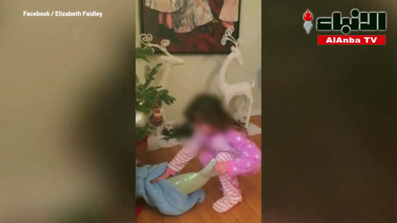 اشترت دمية لابنتها في عيد الميلاد... ماذا وجدت في داخلها؟