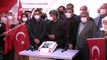 Evlat nöbeti tutan aileler Cumhurbaşkanı Erdoğan'ın doğum gününü kutladı