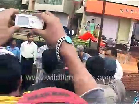 Salman Khan visits Barista Coffee Shop in Bandra, paparazzi mob him