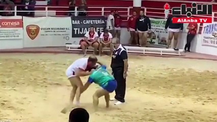 مصارع ينهي الحكم بالضربة القاضية ويتسبب له بعاهة دون قصد