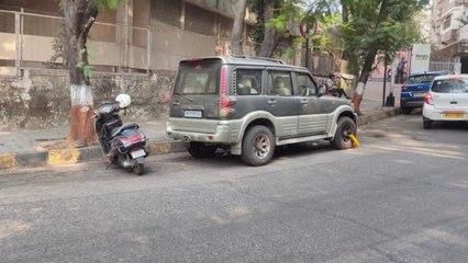 Exclusive video of driver getting off from SUV at Antilia