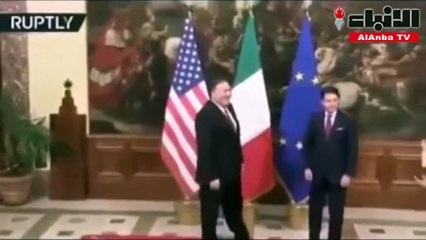 شاهد هذه حقيقة فيديو إهداء ناشطة كردية لوزير الخارجية الأميركي طعام كلاب ليتعلم الوفاء منهم