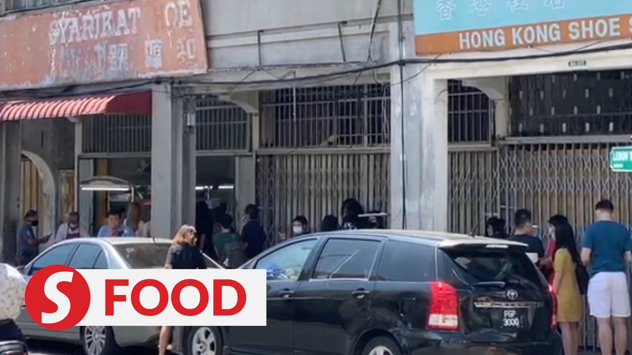 Long queues of crowd at Penang eatery to savour Teochew porridge