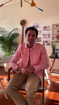 Mika explique son projet Mika redonne des couleurs à Paris, mené avec sa soeur Paloma et la complicité d'Olivier Gabet, directeur du Musée des Arts décoratifs.