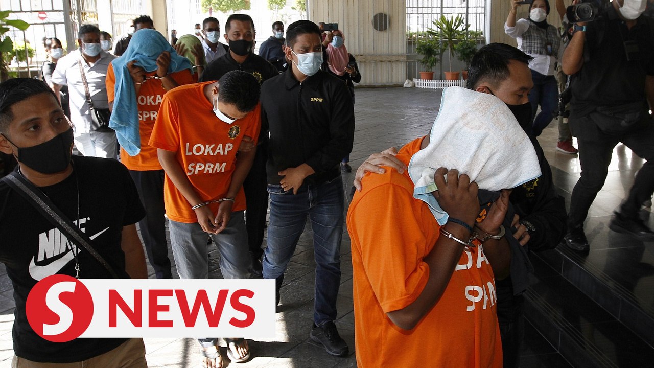 Four men, including two cops, remanded over bribery investigation