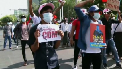 - Myanmar'da protestoculara ateş açıldı