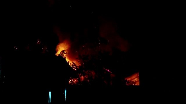 Incêndio em residência em Sete Lagoas assusta vizinhos durante a madrugada