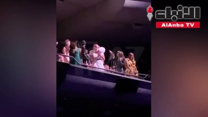 جنيفر لوبيز تنجو من السقوط عن شرفة مرتفعة