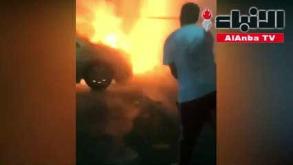 معلم سعودي يخمد حريق سيارة أمام مدرسة