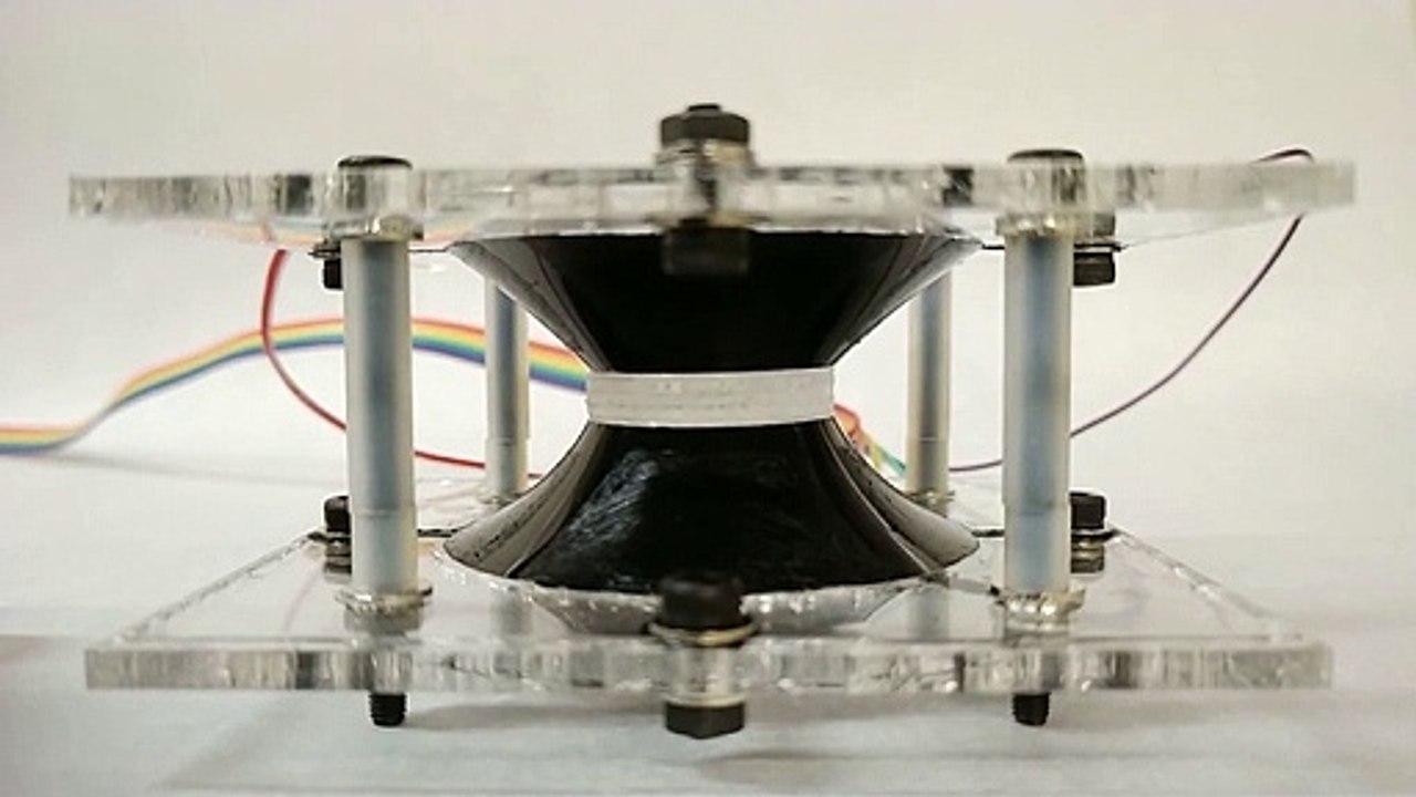 Eye-controlled soft lens
