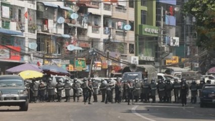 La presión policial crece en las protestas contra el golpe de Estado en Birmania