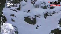 بالفيديو متزلجة تنجو بأعجوبة بعد سقوط مخيف