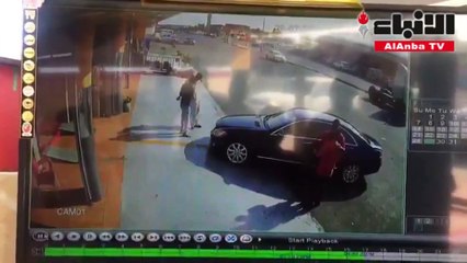 لحظة سرقة سيارة من ورشة للفحص بعدما أوهم اللص مالكها أنه يريد شراءها