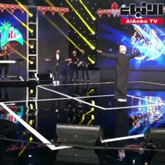 تامر حسني يدخل مسرح صلالة ويقاطع مقدم الحفل لهذا