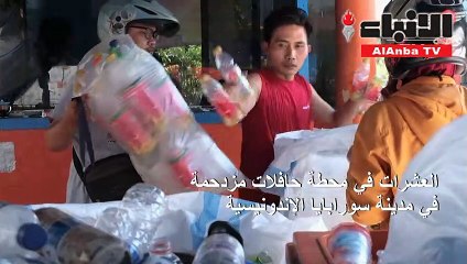 في حافلات اندونيسيا.. البلاستيك تذاكر سفر!