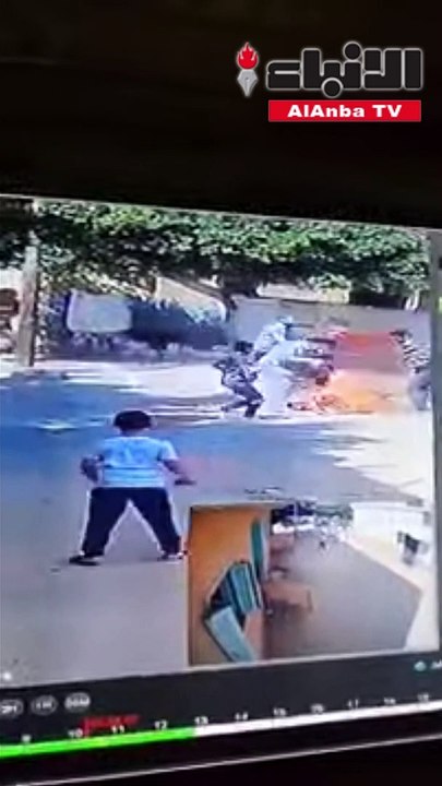 شاب عاق