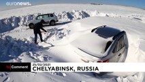 Verkehrschaos  nach Blizzard-Durchzug: Autos meterhoch unter Schnee