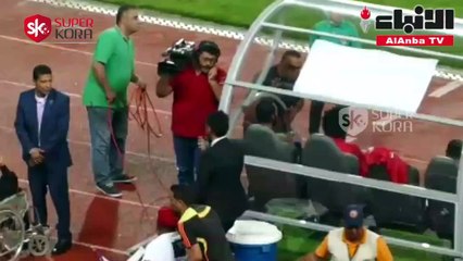 مشجعة مصرية من ذوي الاحتياجات الخاصة تبكي بعد مصافحتها لصلاح