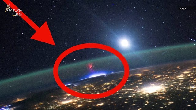 Two Sky Phenomena Captured in One Amazing Picture