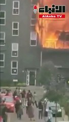 لحظة فرار سكان من حريق في مبنى بلندن