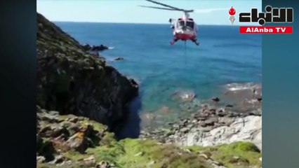 هليكوبتر تنقذ بقرة سقطت بمنحدر ساحلي في إيطاليا
